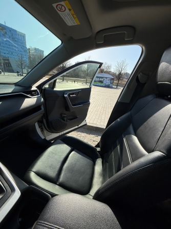 Продам Toyota RAV4 2020 Донецк