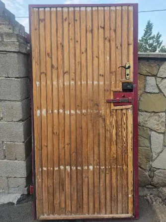 Продам металлические двери б/у Макеевка