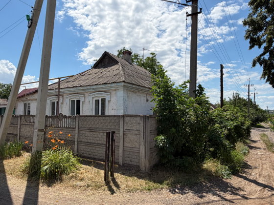 Продаётся отдельно стоящий дом в Ленинском районе Донецка! Донецк