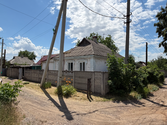 Продаётся отдельно стоящий дом в Ленинском районе Донецка! Донецк
