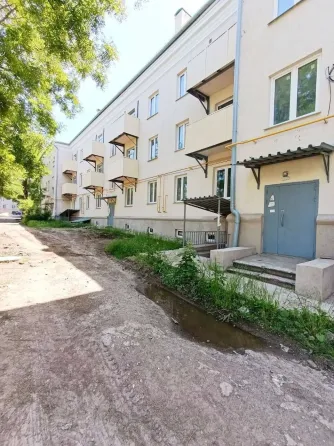 Продается 3х ком.квартира "сталинка"в Левобережном районе по проспекту Победы. Мариуполь