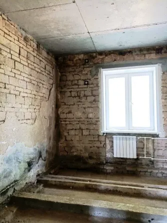 Продается 3х ком.квартира "сталинка"в Левобережном районе по проспекту Победы. Мариуполь