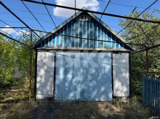 Продаётся просторный дом с коммуникациями, садом и огородом в селе Кириловка Мариуполь