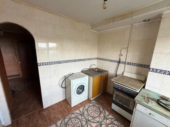 Продам 1 ком. кв., 4/9 эт., 36 м.кв. - Макеевка, мк-рн Калининский Макеевка