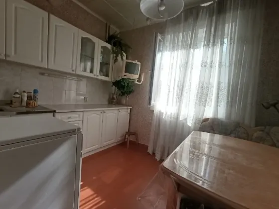 Сдам 3-х комн 70 м² в Буденновском р-не на Донском. 2/9. Холл. Есть всё необходимое. Донецк