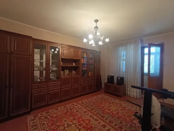 Сдам 3-х комн 70 м² в Буденновском р-не на Донском. 2/9. Холл. Есть всё необходимое. Донецк