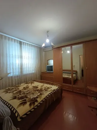 Сдам 3-х комн 70 м² в Буденновском р-не на Донском. 2/9. Холл. Есть всё необходимое. Донецк