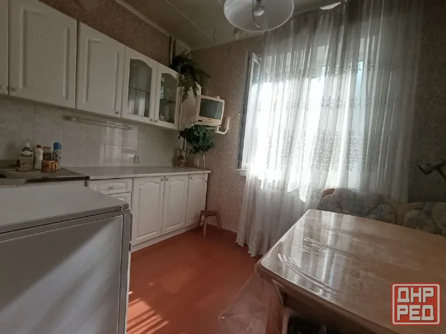 Сдам 3-х комн 70 м² в Буденновском р-не на Донском. 2/9. Холл. Есть всё необходимое. Донецк - изображение 2