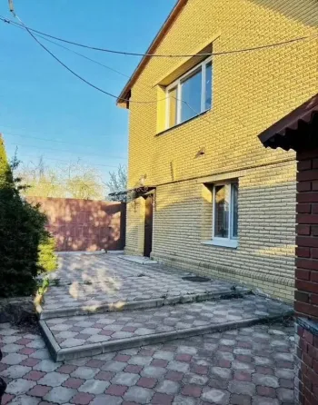 Продается 2-этажный дом с земельным участком! Донецк