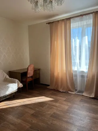 Продам квартиру на Юнкоме Енакиево