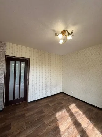 Продам квартиру на Юнкоме Енакиево