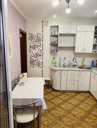 Сдаю 2комн. квартиру в Куйбышевском районе. площадь 46м2, 3 этаж многоэтажного дома. Донецк