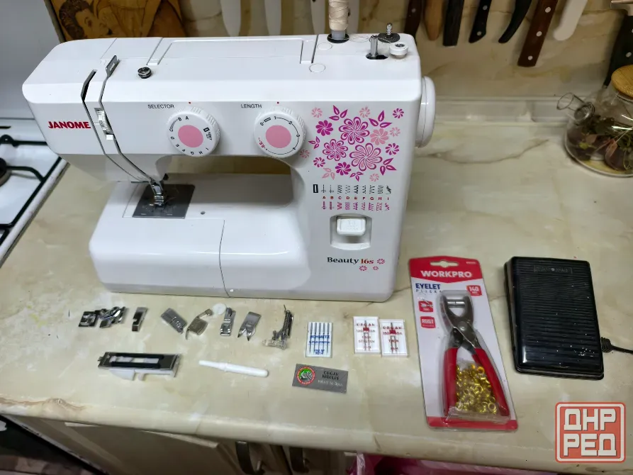 Продаётся швейная машинка JANOME Beauty 16s (Япония) с электроприводом. Донецк - изображение 2