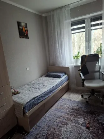Продам 2х ком квартиру.Зеленый, 3этаж.Первые дома Макеевка