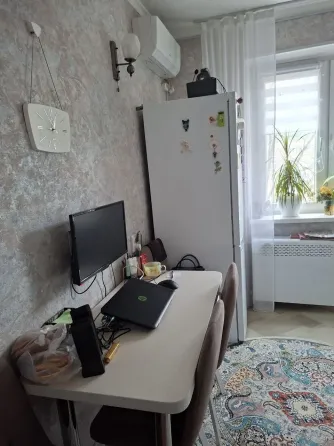 Продам 2х ком квартиру.Зеленый, 3этаж.Первые дома Макеевка