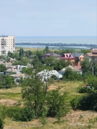 Продаётся большая 4 к квартира на Левом берегу, пр. Ленинградский с муниципальным ремонтом. Мариуполь