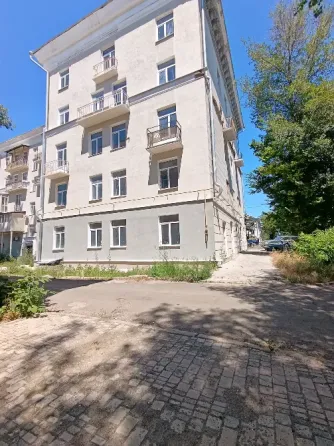 Продам 2х ком сталинку в Левобережном районе, площадь Победы Мариуполь