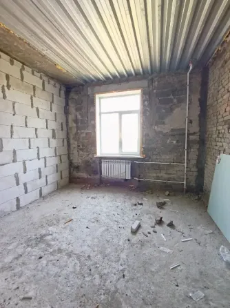 Продам 2х ком сталинку в Левобережном районе, площадь Победы Мариуполь