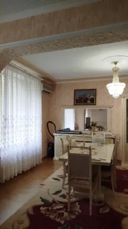 Продам крупногабаритную трёхкомнатную квартиру в центре, автономка Макеевка