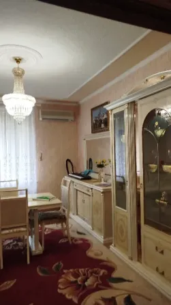 Продам крупногабаритную трёхкомнатную квартиру в центре, автономка Макеевка