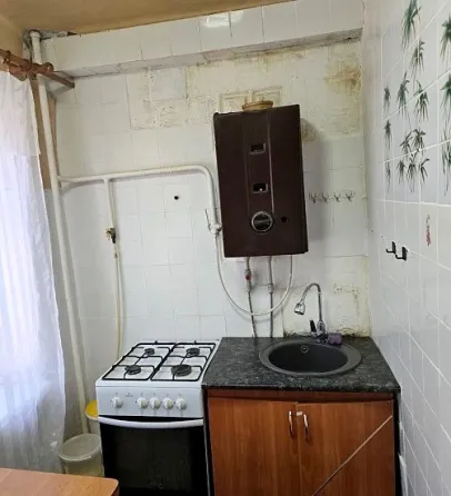 Продам 3к. малогабаритную кв-ру. Брежневка. Петровский р-н. Ориентир пл.Победы. Донецк
