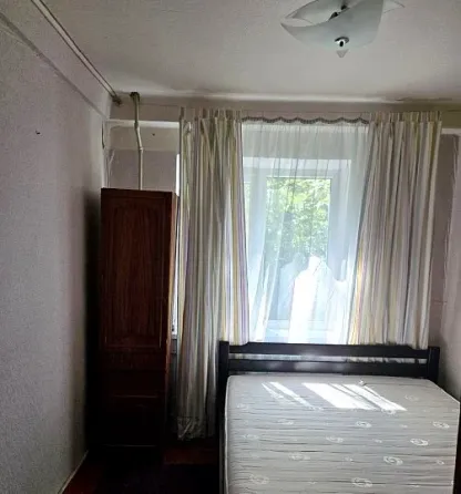 Продам 3к. малогабаритную кв-ру. Брежневка. Петровский р-н. Ориентир пл.Победы. Донецк