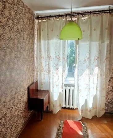 Продам 3к. малогабаритную кв-ру. Брежневка. Петровский р-н. Ориентир пл.Победы. Донецк