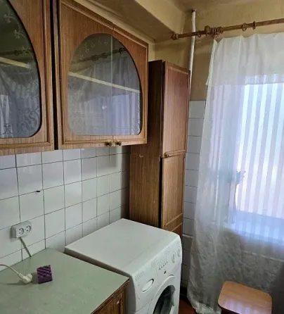 Продам 3к. малогабаритную кв-ру. Брежневка. Петровский р-н. Ориентир пл.Победы. Донецк