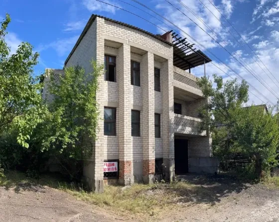 Трёхэтажная дача с участком 6 соток Донецк