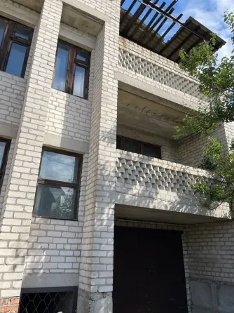 Трёхэтажная дача с участком 6 соток Донецк