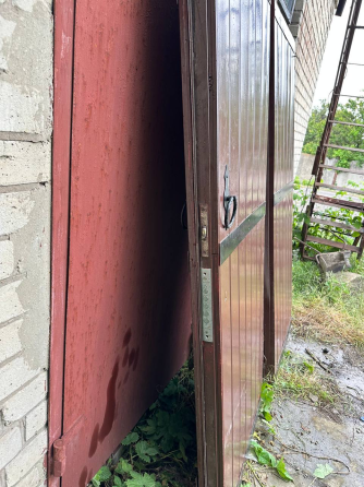 Продам двери металлические обшитые дубом. Донецк