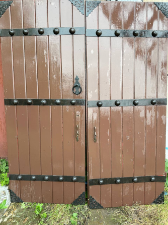 Продам двери металлические обшитые дубом. Донецк