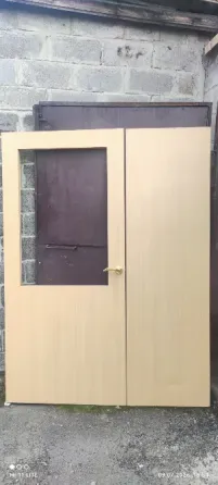 Продается 2х створчатая дверь Донецк
