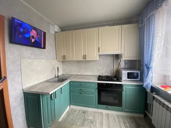 Угловая кухня «Лондон» 1,78 × 2,5 м | Высокие шкафы 920 мм | Дуб Крем / Дуб Изумруд Макеевка