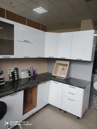 кухня угловая 1,50*2,00 белая в наличии Донецк