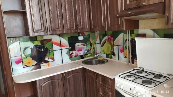 Продам 2 х ком квартиру г.Мариуполь ,Сталинка . Мариуполь