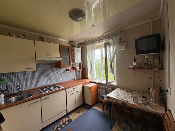 Продам 2 х ком квартиру г.Мариуполь ,Сталинка . Мариуполь