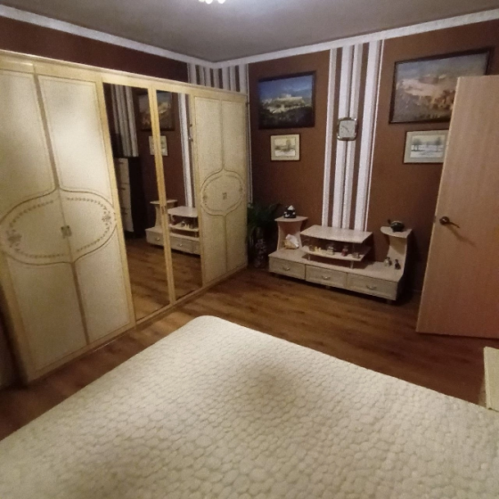 Продается 3х комнатная квартира на Красном городке, 1 этаж, сделан капитальный ремонт. Енакиево
