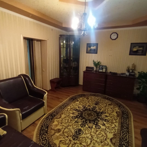 Продается 3х комнатная квартира на Красном городке, 1 этаж, сделан капитальный ремонт. Енакиево