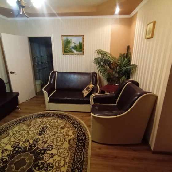 Продается 3х комнатная квартира на Красном городке, 1 этаж, сделан капитальный ремонт. Енакиево