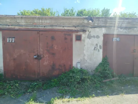 продам 2 гаража киевский район. ул. часов-ярская акск "светофор" Донецк