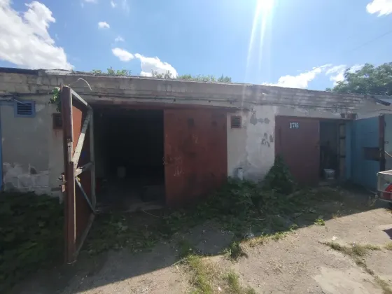 продам 2 гаража киевский район. ул. часов-ярская акск "светофор" Донецк