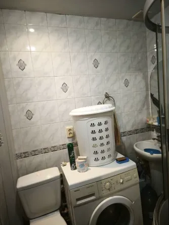 Продам 2-ком. кв. в р-не Дет. обл. больницы Донецк
