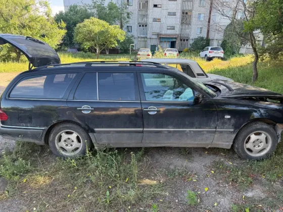 Mercedes-Benz E-класс 2.4 AT, 1998, битый, 200 000 км Донецк