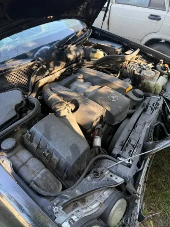 Mercedes-Benz E-класс 2.4 AT, 1998, битый, 200 000 км Донецк