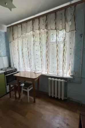 Продается 2-комнатная квартира в центре Калининского района Донецк