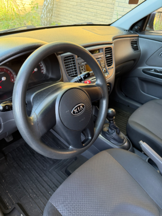 Продажа Kia Rio 1.4 механика 2009год Донецк