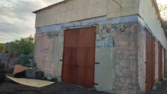 Донецк/пролетарка здание на трое ворот под сто. 140 м .2 ВОзможна покомнатная, аренда.от 6 м.2 Донецк