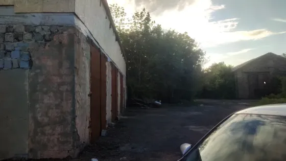Донецк/пролетарка здание на трое ворот под сто. 140 м .2 ВОзможна покомнатная, аренда.от 6 м.2 Донецк