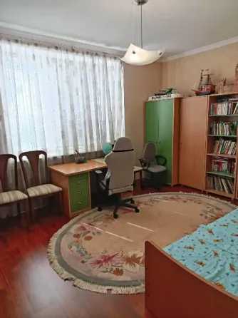 Продам 3х ком кв-ру 146 м кв. с гаражом на Орешково Донецк